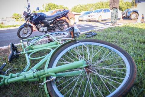 Idoso de bicicleta é atropelado e trânsito fica tumultuado na Duque de Caxias