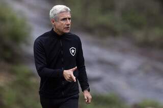 Técnico do Botafogo, Luís Castro, durante treino do Alvinegro carioca. (Foto: Divulgação)