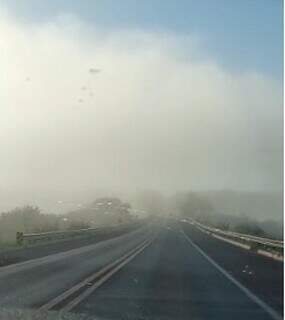 Morador também registrou nevoeiro na BR-262, em Ribas do Rio Pardo. (Foto: Direto das Ruas)