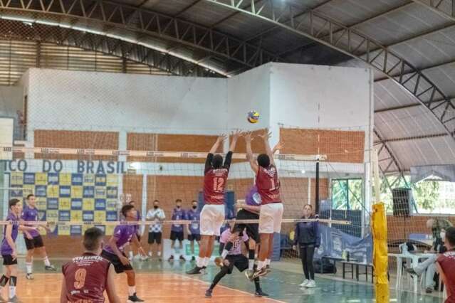 Torneios de handebol e v&ocirc;lei movimentam Jogos Escolares da Juventude