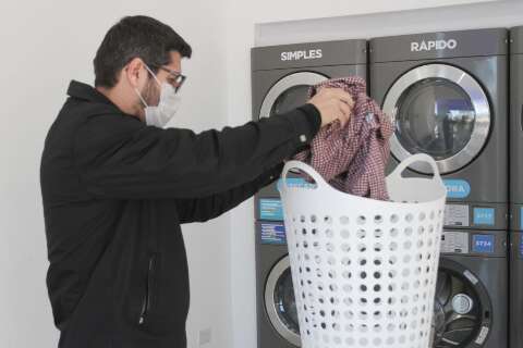 Novidade em bairros, lavanderias self-service atraem quem mora em apartamento