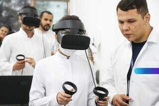 CETEPS ofererece realidade virtual no curso Técnico em Enfermagem. (Foto: Henrique Kawaminami)