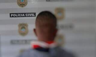 Joilson já na Delegacia da Polícia Civil de Corumba (Foto: Divulgação | PCMS)