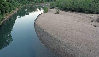 Imagem de um dos rios do Estado com pouca água. (Foto: Chico Ribeiro)
