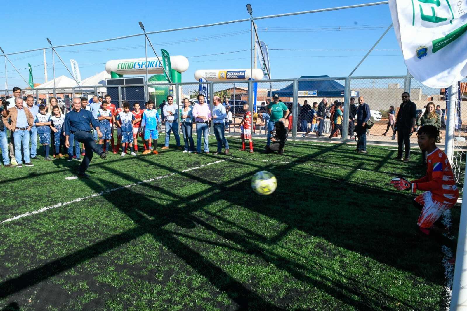 Chutando A Bola Novo Basquete Brasil GIF - Chutando A Bola Novo