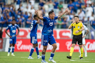 Jogadores em campo durante o duelo desta noite. (Foto: ReproduçãoTwitter/Cruzeiro FC)