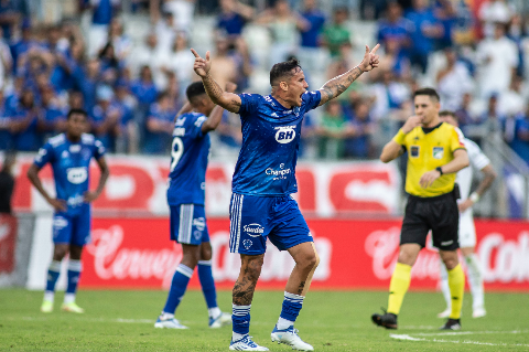 Cruzeiro bate Ponte Preta para ampliar liderança na Série B