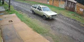 Criminosos utilizavam carro Parati para cometer crimes em Campo Grande. (Divulgação /PM)