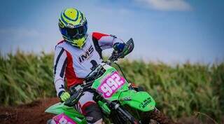 Atleta durante disputa de motocross. (Foto: Adriano Gomes/AGMX)