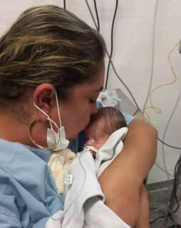 Com vida ao avesso, mãe luta por filho que nasceu de 25 semanas