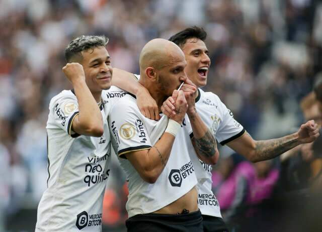 Corinthians vence Goi&aacute;s por 1 a 0 e iguala pontua&ccedil;&atilde;o do l&iacute;der Palmeiras