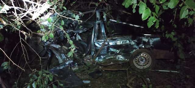 Motorista fica em estado grave ap&oacute;s bater de frente com carreta