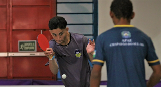 Paratletas em competição de tênis de mesa (Foto: Divulgação/Governo MS)