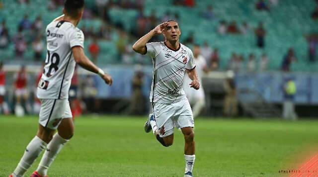 Athletico-PR vira sobre Bahia e sai na frente pela Copa do Brasil