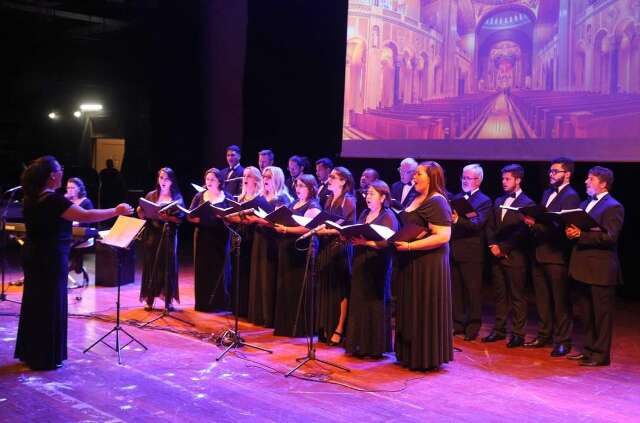 De graça, concerto de música clássica celebra 15 anos do Coro Lírico Cantarte