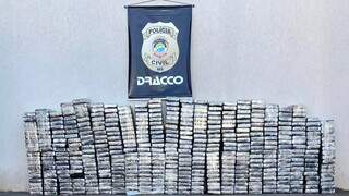 Tabletes de droga depois de retirados totalizaram 508 kg de cocaína. (Foto: Divulgação | Dracco)