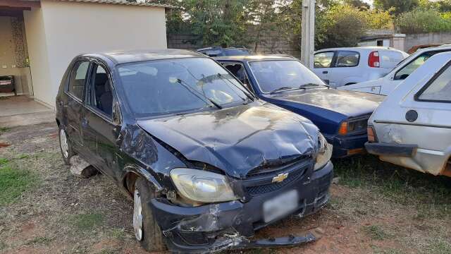 Pol&iacute;cia apreende carro filmado em tiroteio e apura liga&ccedil;&atilde;o com assassinato