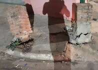 Moradora pede quebra-molas após muro ser atingido 5 vezes 