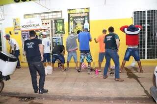 Ao todo, 278 pessoas foram abordadas durante operação da Polícia Civil (Foto: Divulgação)