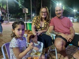 Pamela Castro, Gustavo Santos e a filha, Flor, foram preparados para o evento. (Foto: Aletheya Alves)