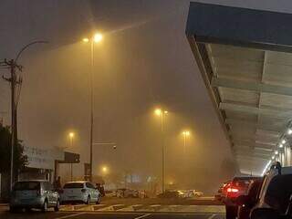 De madrugada, neblina era forte no aeroporto de Campo Grande. (Foto: Direto das Ruas)
