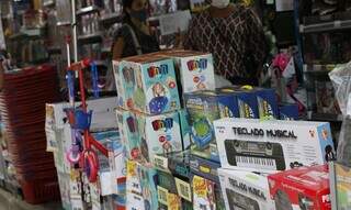 Brinquedos expostos em loja; Brasil foi um dos primeiros países do mundo a regulamentar a segurança destes produtos (Foto: Agência Brasil)