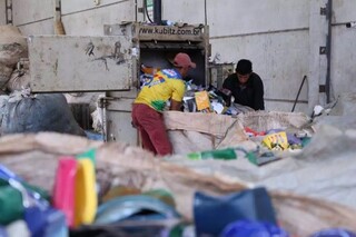 Brasil produz 27,7 milhões de toneladas anuais de resíduos recicláveis. (Foto: Kísie Ainoã)