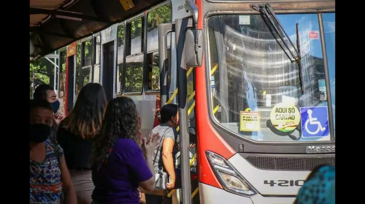 Jogo entre Palmeiras e Corinthians altera 28 linhas de ônibus na