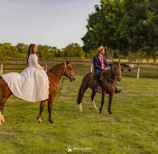 Pré-wedding também carregou o amor por cavalos e tradição. (Foto: Matheus D&#39;Almeida)