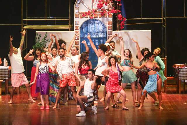 Mamma Mia estreia com força para levar o público às boas memórias