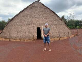 Bernard é o primeiro da aldeia Jaguapiru a passar em Medicina. (Foto: Arquivo pessoal)