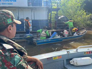 PMA e voluntários retiraram até caixa d&#39;água do Rio Aquidauana. (Foto: PMA / Divulgação)