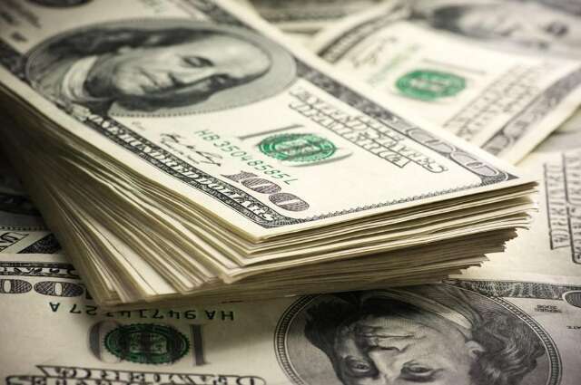 D&oacute;lar cai para R$ 5,19 em dia de ajustes no mercado