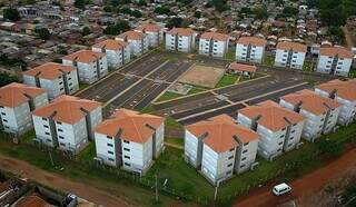 Condomínio tem 18 blocos de 16 apartamentos cada e um bloco de 12 moradias, totalizando 300 unidades habitacionais. (Foto: Arquivo/Chico Ribeiro/Subcom-MS)