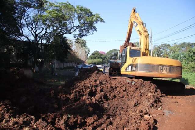 Prefeitura come&ccedil;a a construir ponte em avenida interditada h&aacute; 4 meses