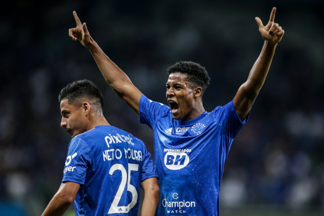 Com gols de Wagner e Luvannor, Cruzeiro vence o Vila Nova por 2 a 0