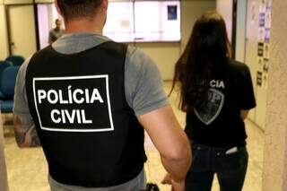 Policiais civis em atuação em delegacia de Campo Grande. (Foto: Divulgação Policia Civil)