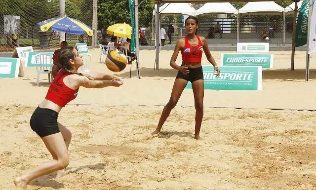 Etapa Centro-Oeste de v&ocirc;lei de praia movimenta as areias do Belmar Fidalgo 