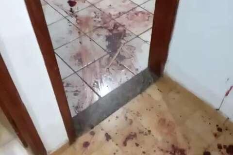 Casa onde bandido foi baleado pela PM ficou lavada de sangue