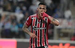 Luciano, atacante do São Paulo, comemora gol marcado no meio de semana (Foto: Divulgação)