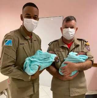 Fofura do dia: bombeiros ajudam parto de gêmeos a caminho do hospital