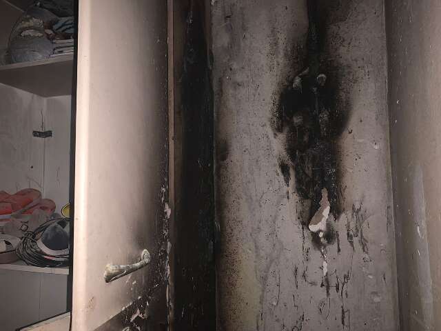 Curto-circuito em chuveiro causa inc&ecirc;ndio e assusta moradora