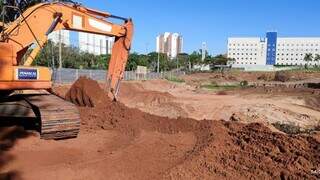 A bacia de retenção vai receber a enxurrada captada pelo sistema de drenagem existente em bairros próximos. (Foto: Prefeitura de Campo Grande)