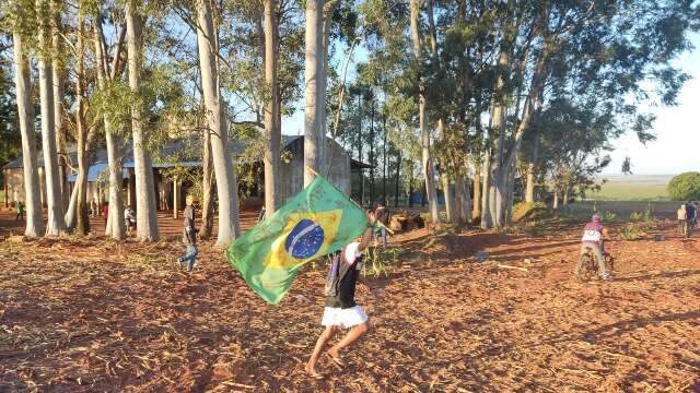 Justi&ccedil;a nega pedido e ind&iacute;genas continuam em fazenda palco de conflito 