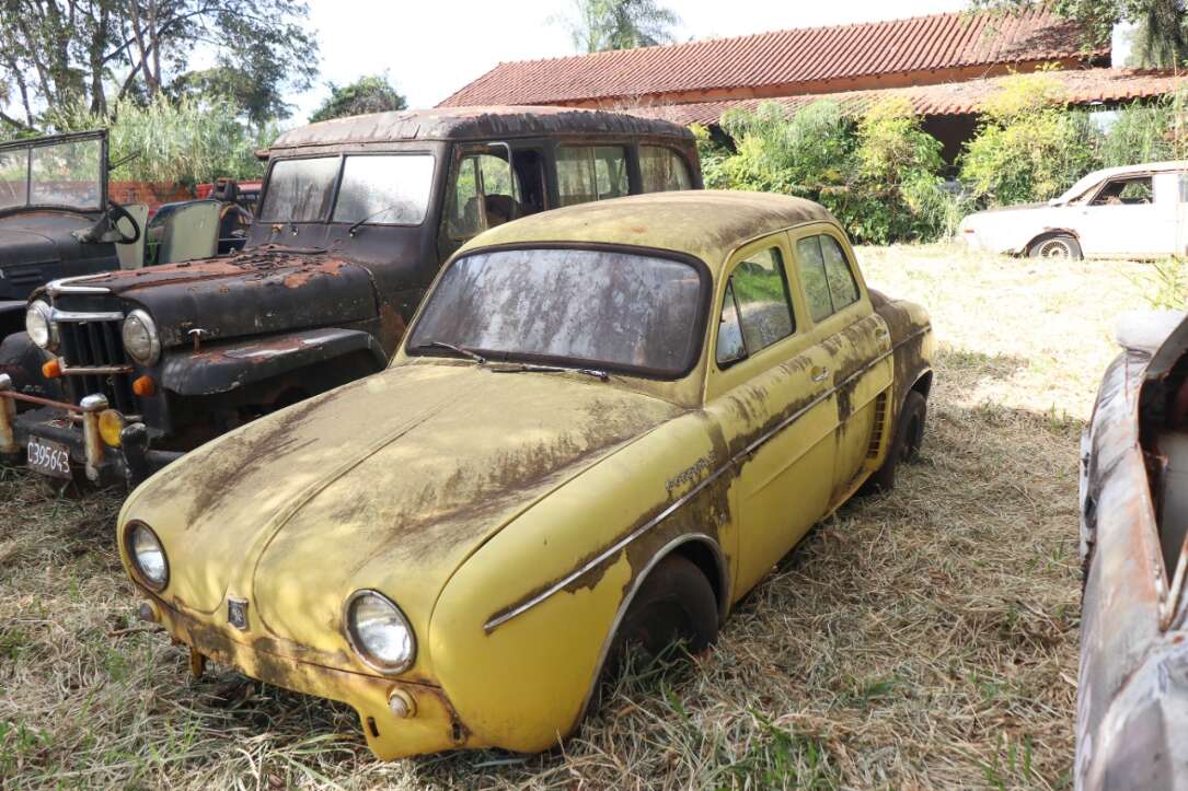 Casa é cheia de carros antigos que Miguel sonha ter grana para reformar -  Comportamento - Campo Grande News