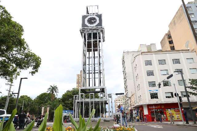 S&iacute;mbolo do Centro, rel&oacute;gio da 14 volta a funcionar ap&oacute;s pane 