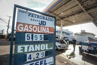 Gasolina foi encontrada a R$ 5,95 em posto na Capital. (Foto: Marcos Maluf)