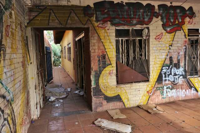 Pr&eacute;dio &eacute; abandonado no Centro com d&iacute;vida de R$ 236,9 mil em alugu&eacute;is