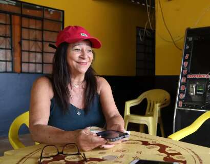 Desbocada, C&eacute;lia diz n&atilde;o ter medo de nada e seu bar atrai at&eacute; famoso