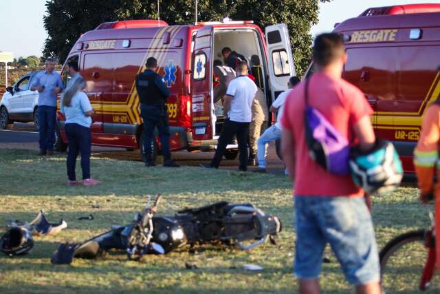 Casal &eacute; resgatado em estado grav&iacute;ssimo ap&oacute;s colis&atilde;o de moto com caminhonete